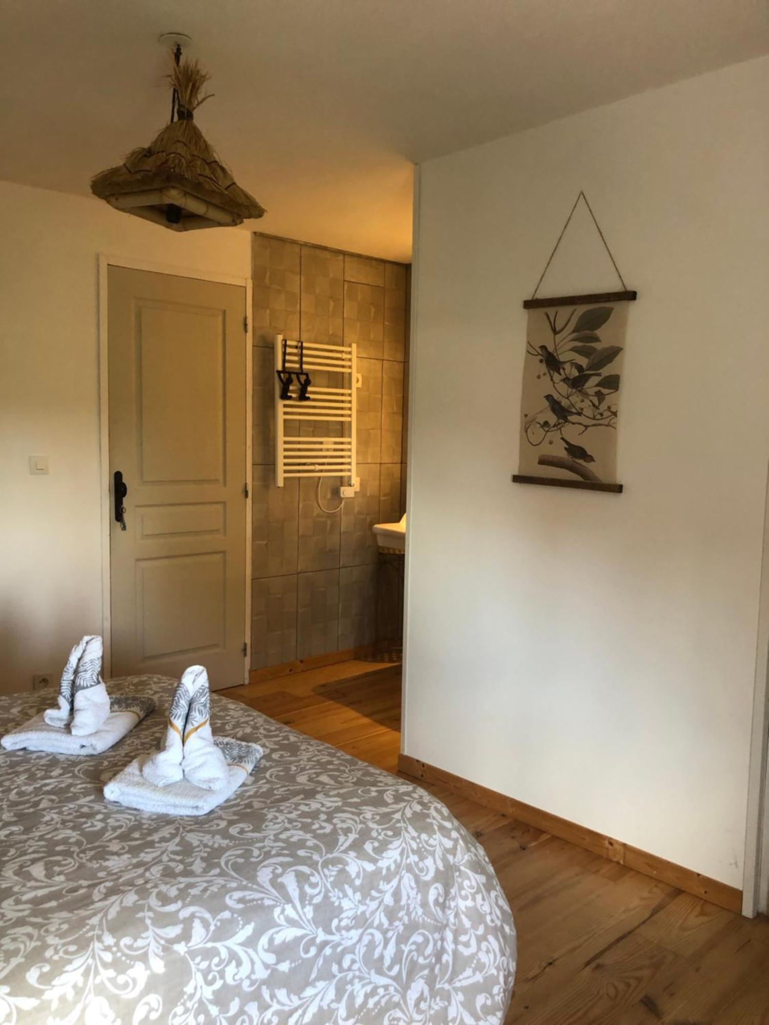 Chambre K Au Domaine Du Mont Scolan Montgardon 外观 照片